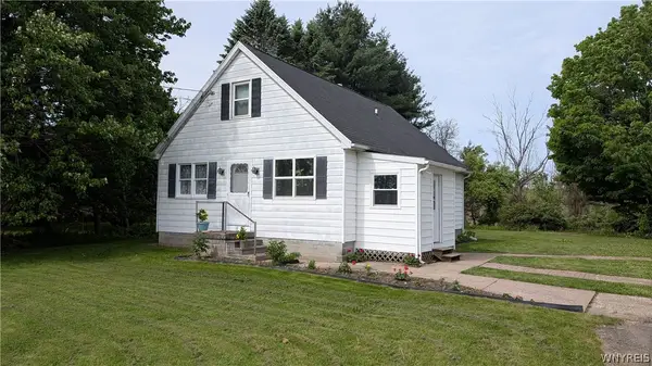910 Girdle Road, East Aurora, NY 14052