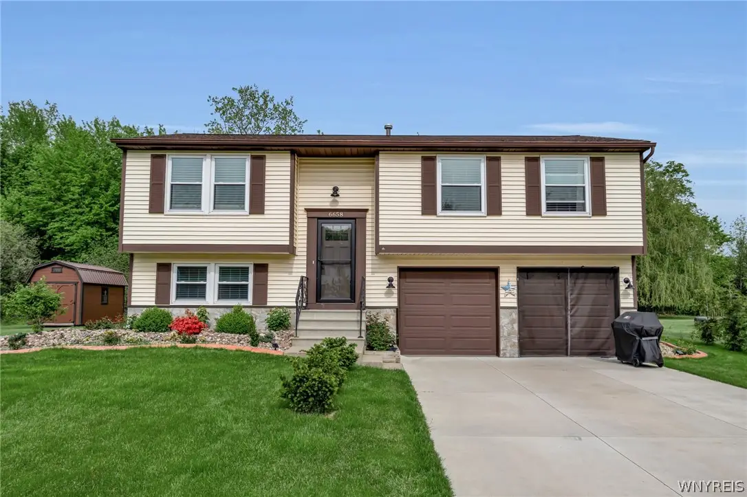 6658 Royal Parkway S, Lockport, NY 14094 - #1