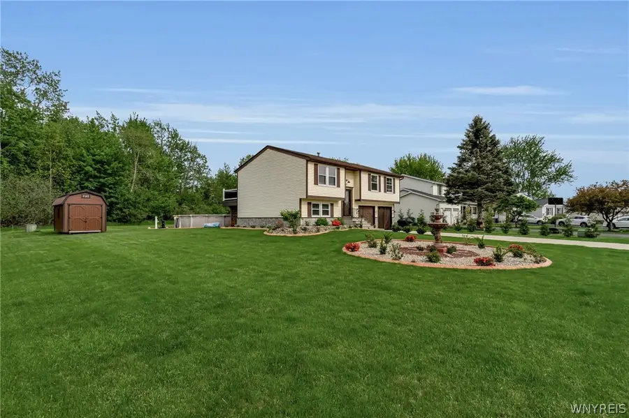 6658 Royal Parkway S, Lockport, NY 14094 - #2