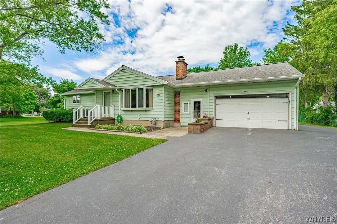 5812 Joanne Drive, Sanborn, NY 14132 - #1