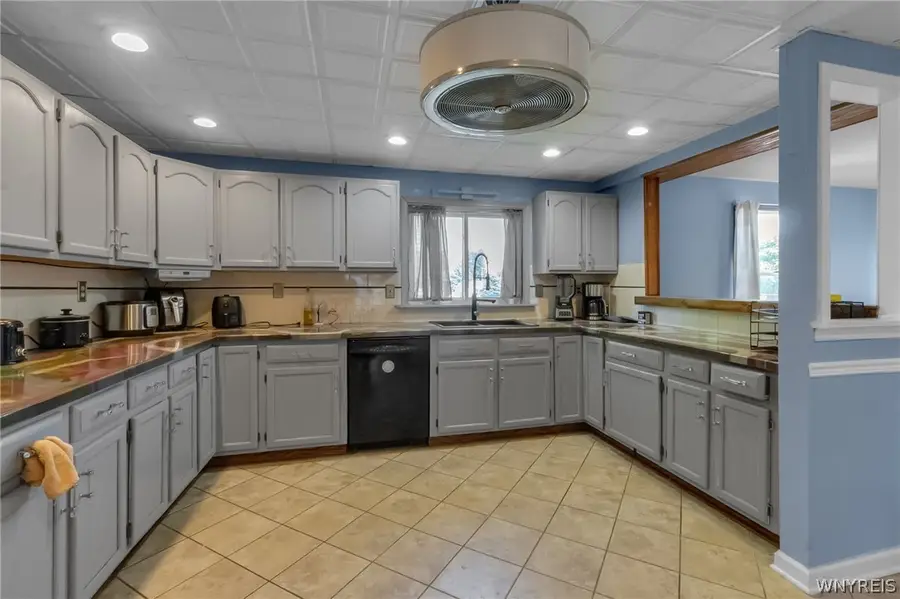 3027 Petroleum Street, Niagara Falls, NY 14305 - #3