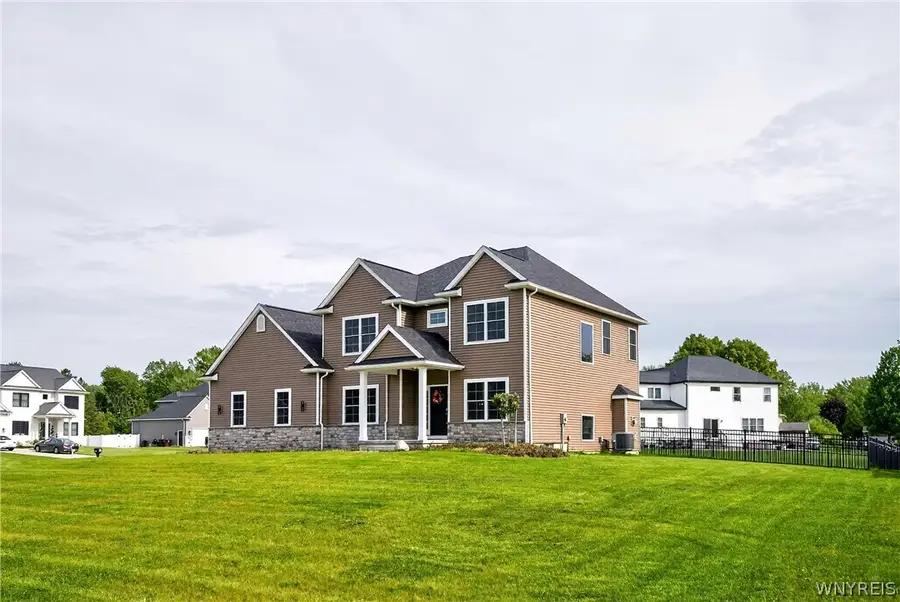 4 Wentworth Drive, Orchard Park, NY 14127 - #2