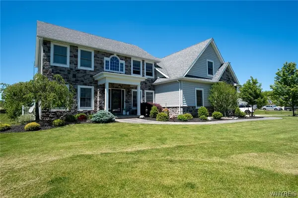 5670 Meadowglen Drive, Clarence, NY 14032