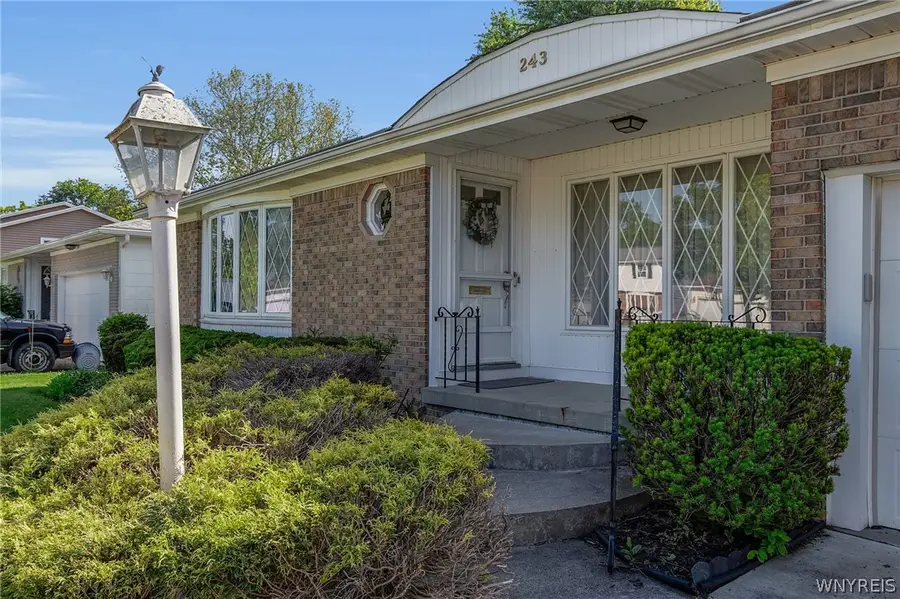 243 Seabrook Drive, Buffalo, NY 14221 - #2