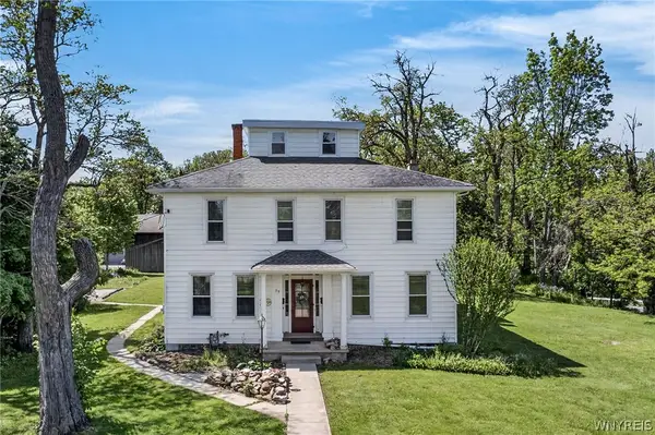 39 East Avenue, Akron, NY 14001