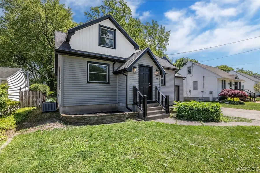 245 N Ellicott St, Amherst, NY 14221 - #2