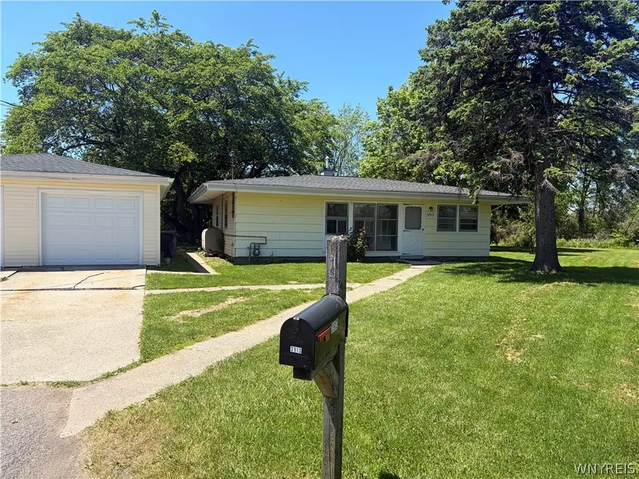 3913 Fair Court W, Sanborn, NY 14132 - #2