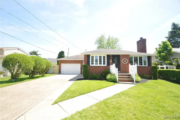 221 N Linden Street, Williamsville, NY 14221