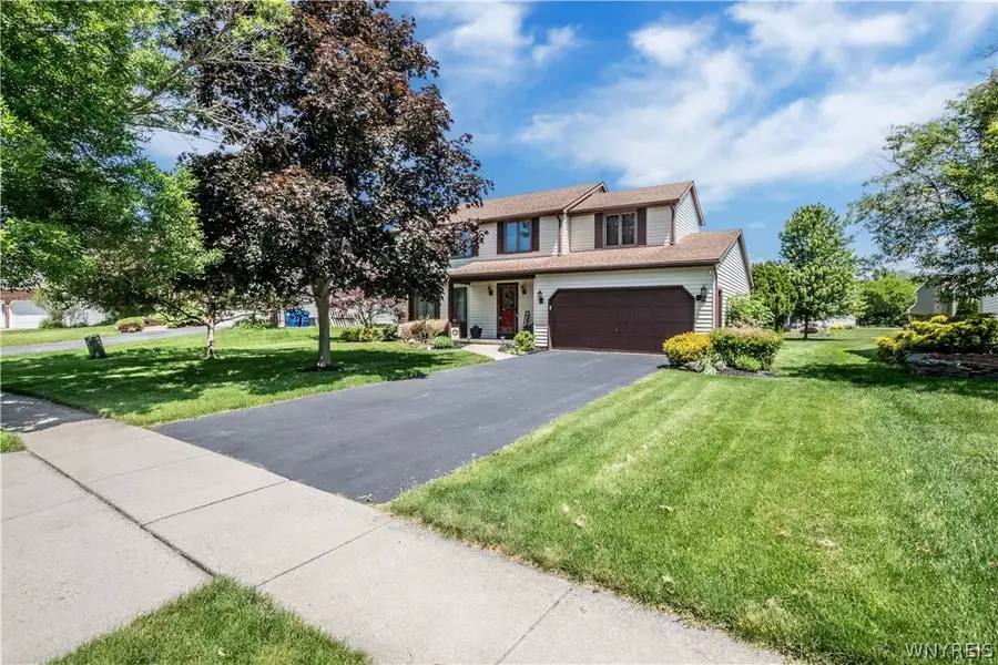 402 Glen Oak Dr, East Amherst, NY 14051 - #2