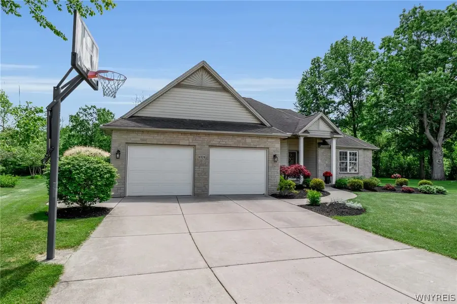6324 Heritage Point S, Lockport, NY 14094 - #3