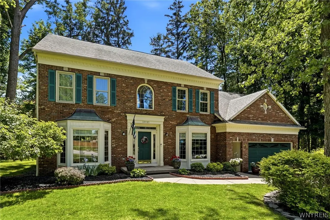 10585 Royal Oak Drive, Clarence, NY 14031 - #1