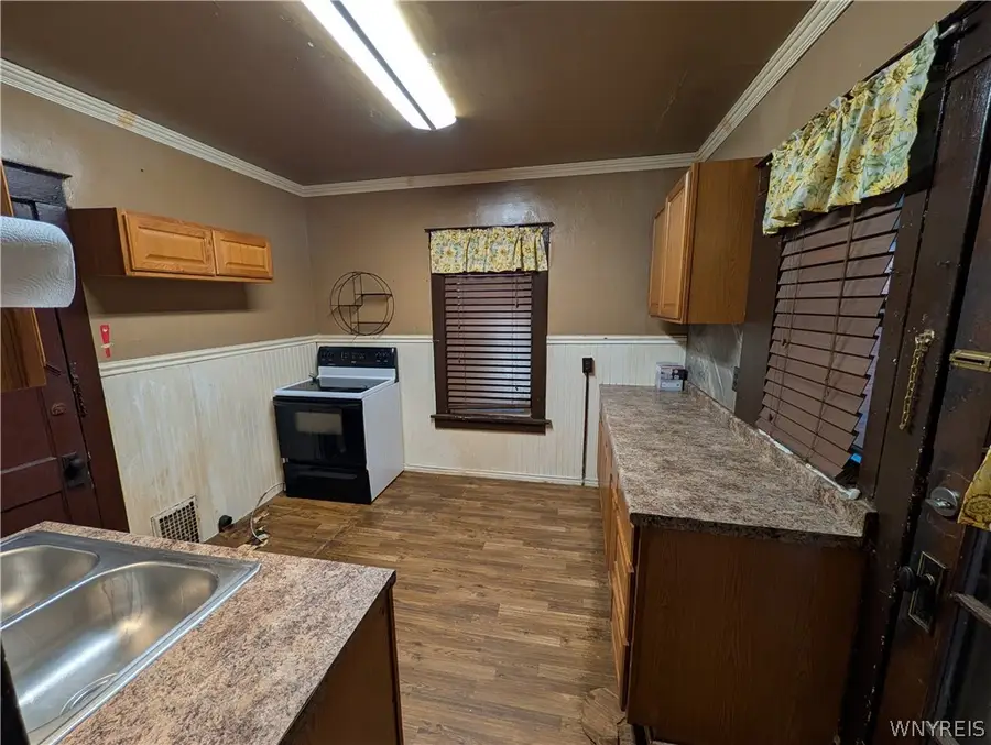 752 Spruce Avenue, Niagara Falls, NY 14301 - #3