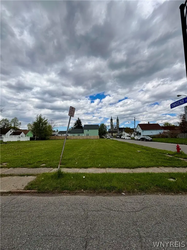 814 William St, Buffalo, NY 14206 - #3