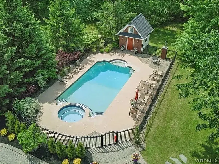 81 Hidden Oaks Court, Grand Island, NY 14072 - #2