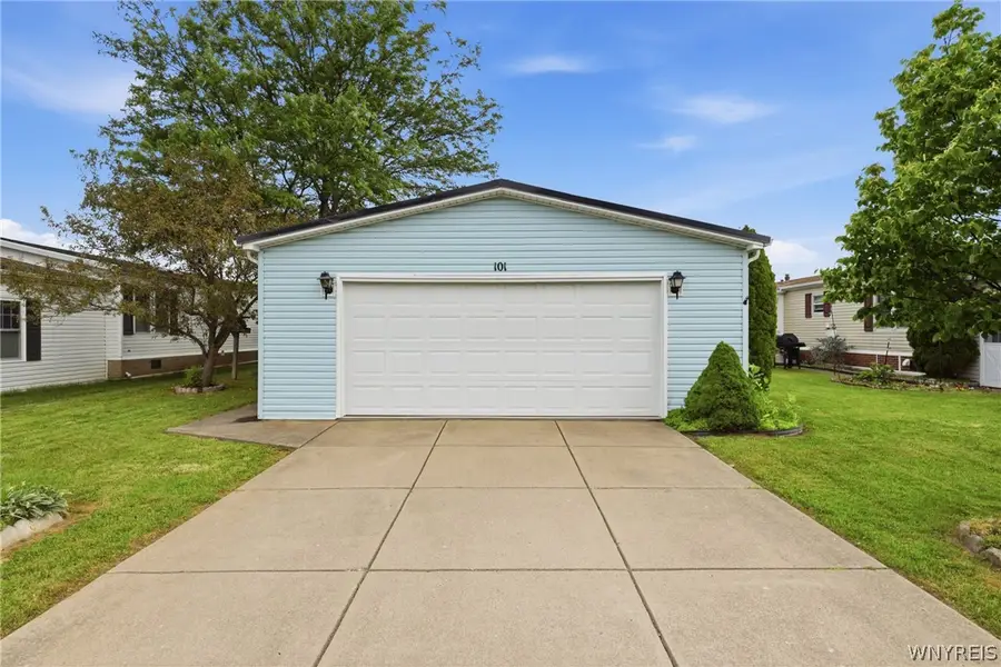 101 Golden Pond, Akron, NY 14001 - #2