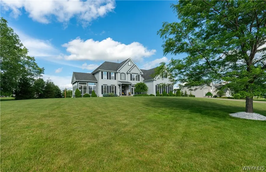 17 Graystone Lane, Orchard Park, NY 14127 - #2