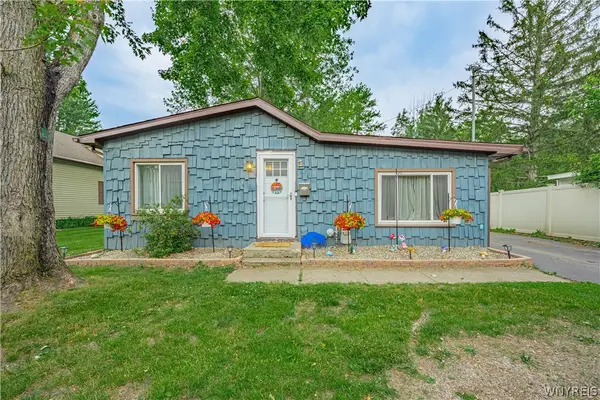 1 Royal Lane, Lockport, NY 14094