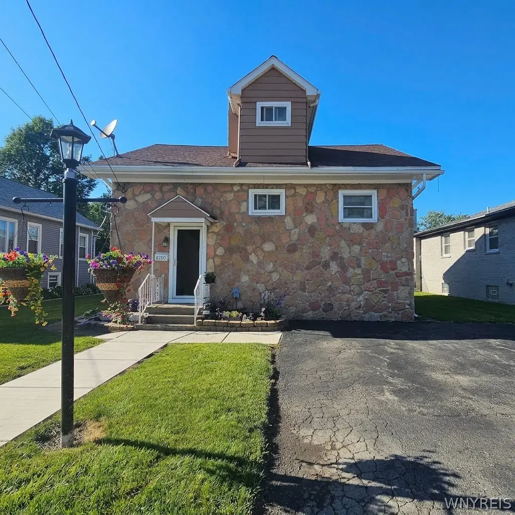 8150 W Rivershore Drive, Niagara Falls, NY 14304 - #1