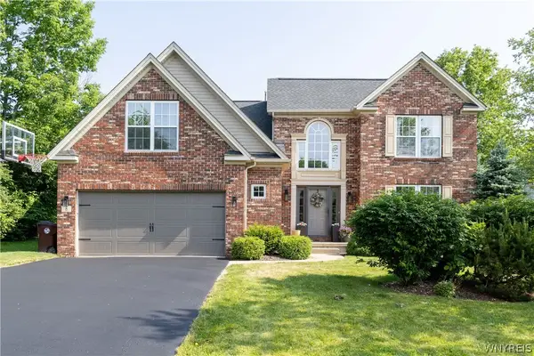 6 Lynchburg Court, Orchard Park, NY 14127