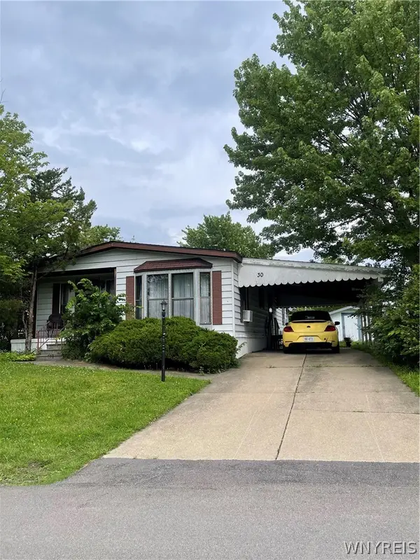 30 S Whispering Ln Lane, Hamburg, NY 14075