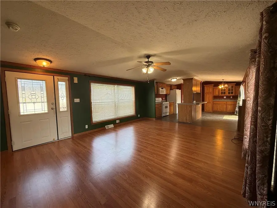 1438 East Dr, Alden, NY 14004 - #3
