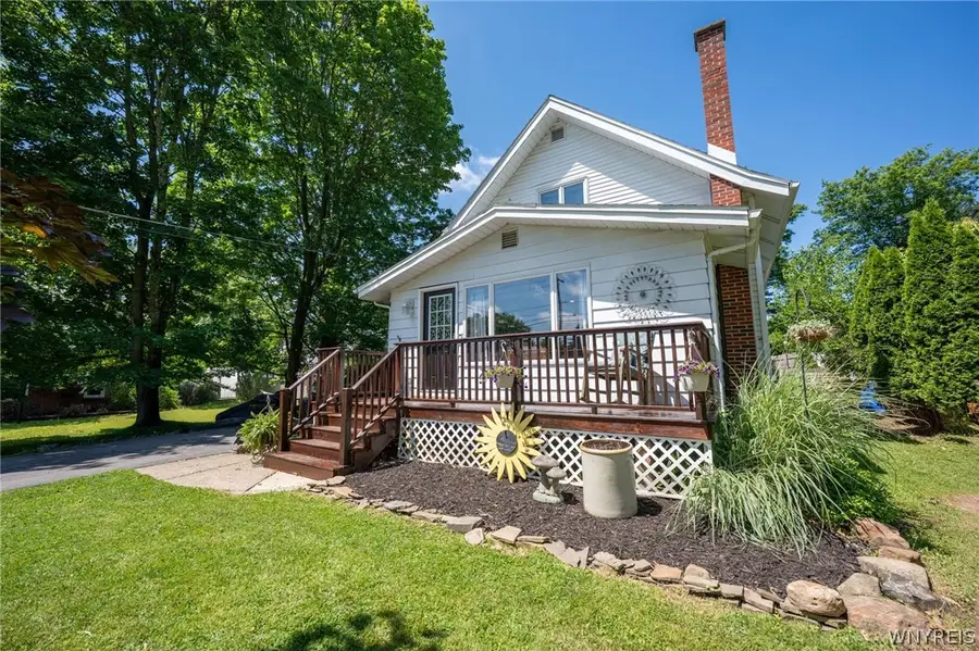 136 S Lincoln Avenue, Orchard Park, NY 14127 - #2