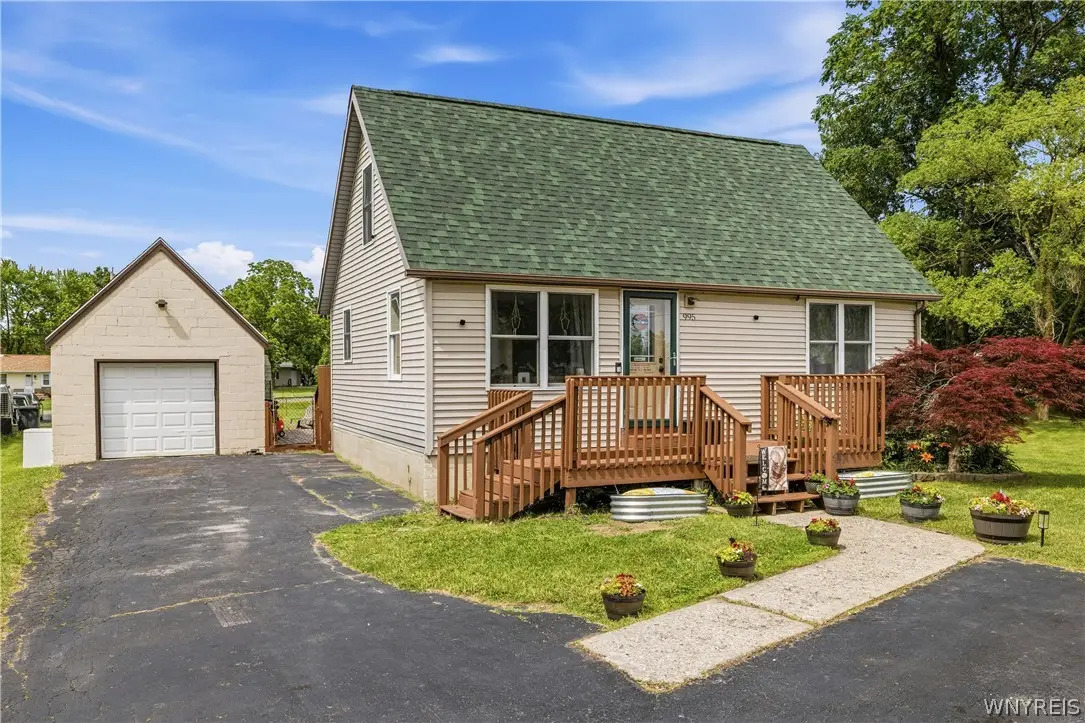 995 Saunders Sett Road, Niagara Falls, NY 14305 - #1