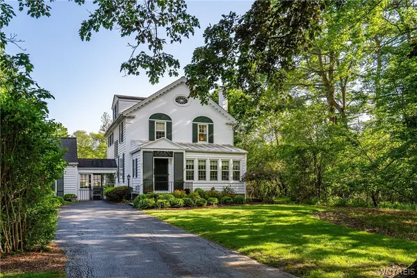 861 Chestnut Hill Road, East Aurora, NY 14052