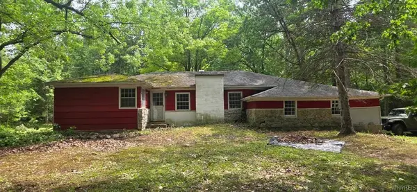 8905 County Road, Clarence Center, NY 14032
