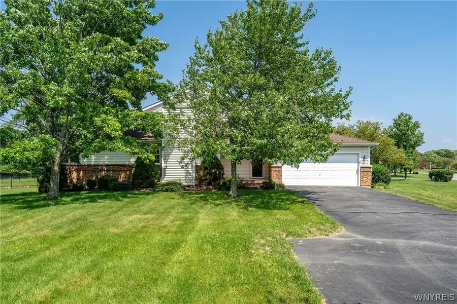 64 Hastings Drive, Orchard Park, NY 14217 - #2