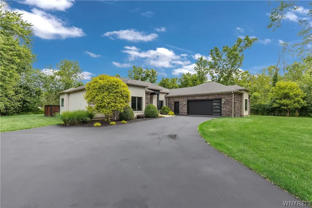 574 N Ellicott Creek Rd, Amherst, NY 14228 - #1