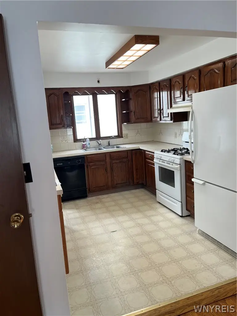 381 Tremont Avenue, Buffalo, NY 14217 - #2