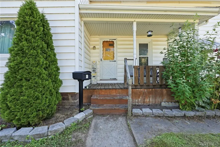 4 Robertson Street, Middleport, NY 14105 - #3