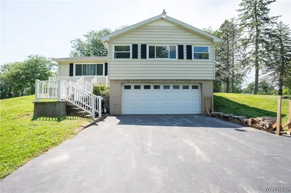 1359 Roberts Road, Basom, NY 14013