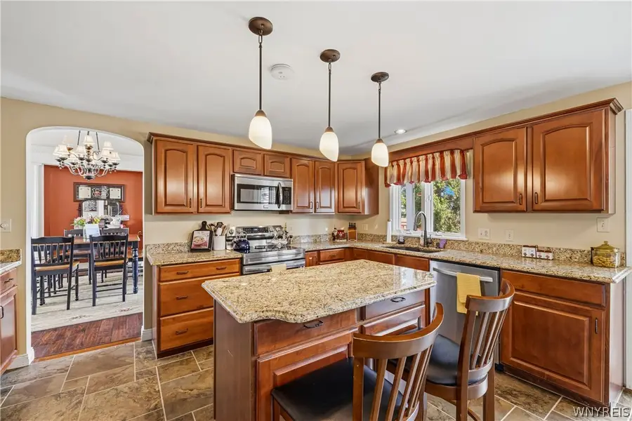 951 Foxcroft Rd, Grand Island, NY 14072 - #2