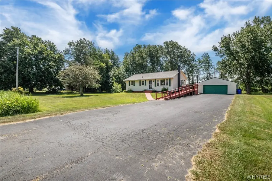 2466 Balmer Rd, Ransomville, NY 14131 - #3