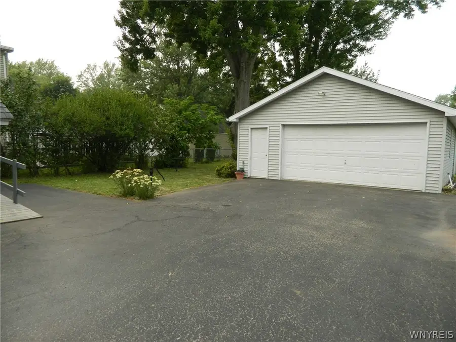 3933 Lockport Avenue, North Tonawanda, NY 14120 - #3