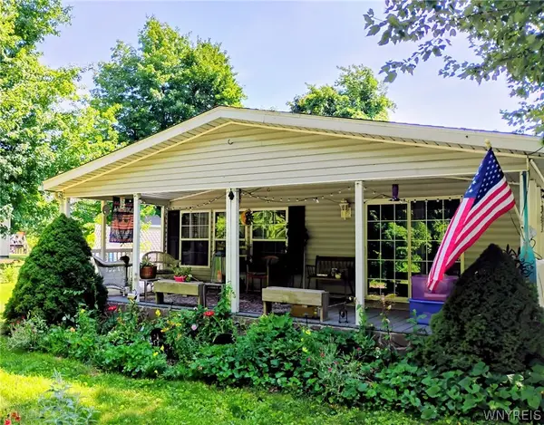 1407 Breeze Way E, Newfane, NY 14108