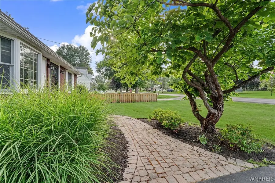 6334 Dorchester Road, Lockport, NY 14094 - #3