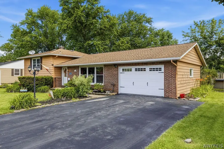 23 Eisenhower Drive, Lockport, NY 14094 - #3