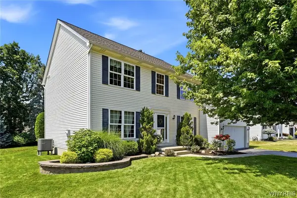 4178 Foxwood Ln, Williamsville, NY 14221