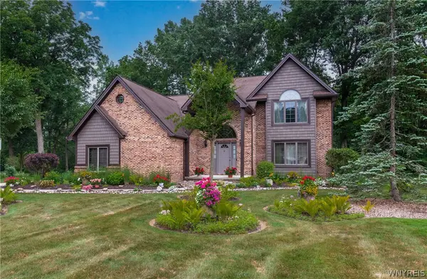 299 Deerwood Lane, Grand Island, NY 14072