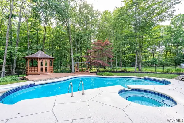 76 Tanglewood Drive W, Orchard Park, NY 14127