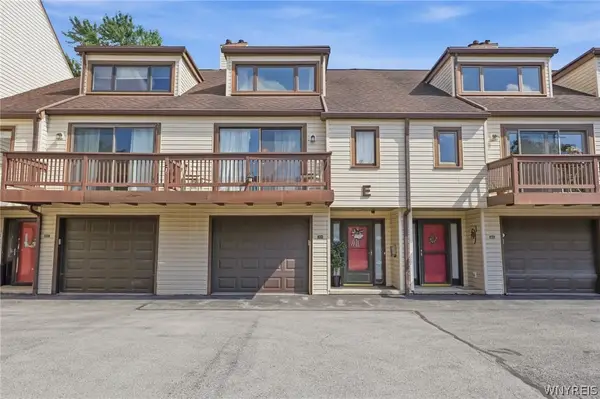 206 Old Meadow Drive, East Amherst, NY 14051