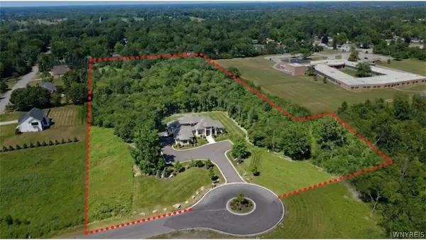 4505 Boncrest W, Clarence, NY 14031