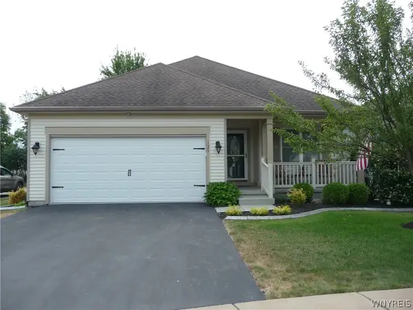 129 Blossom Wood Lane, Buffalo, NY 14227