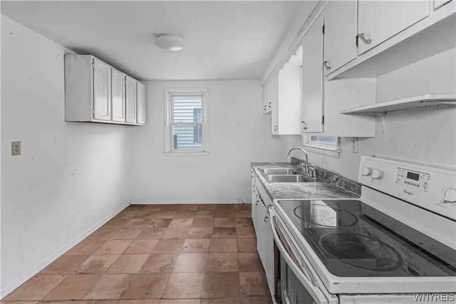 2909 Ferry Avenue, Niagara Falls, NY 14301 - #3
