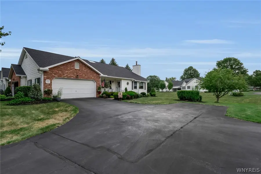 6025 Quaker Hollow Crescent #4, Orchard Park, NY 14127 - #3