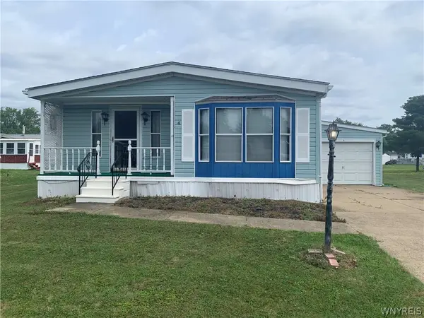 4 N Whispering Lane, Hamburg, NY 14075