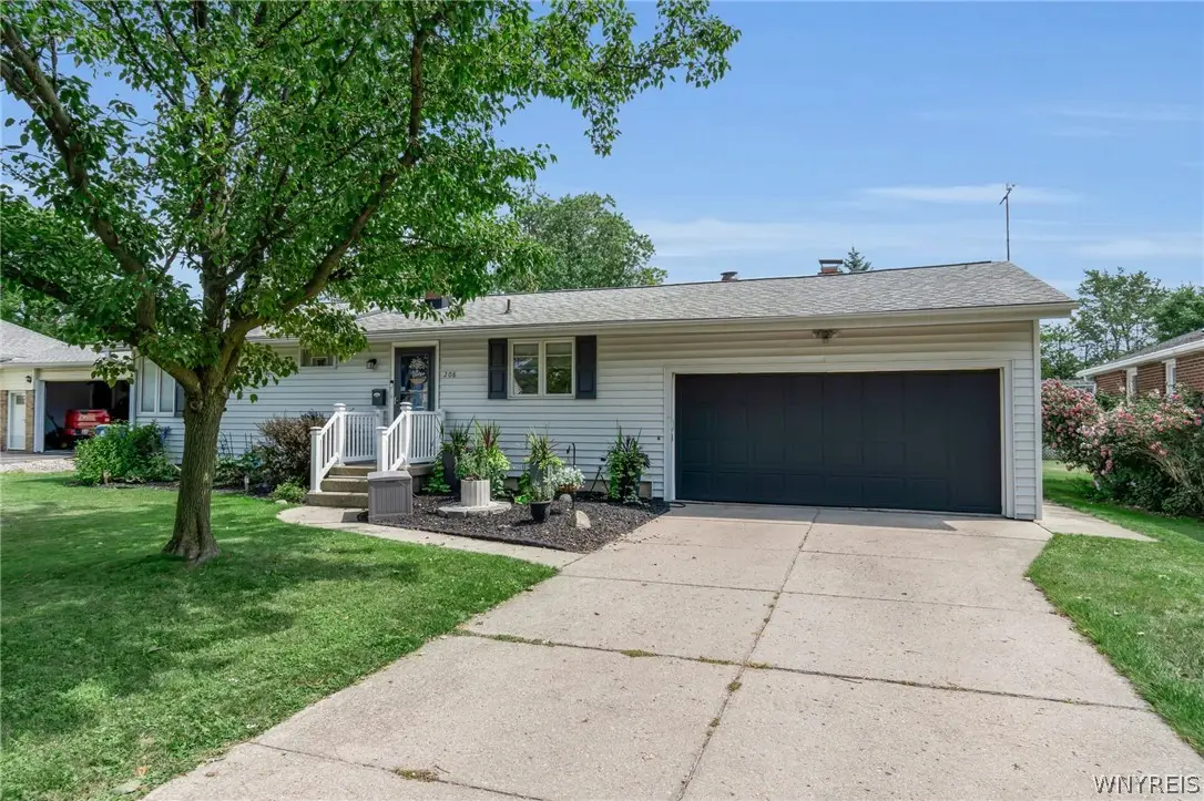 208 Royal Parkway W, Williamsville, NY 14221 - #1